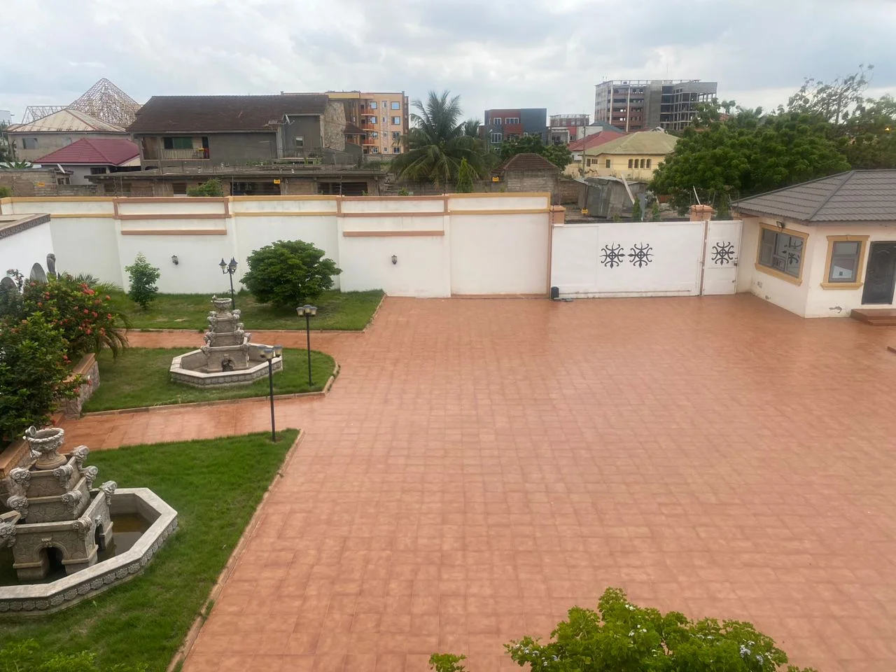 Five Bedroom House For Sale At Nmai Djorn , Adjiriganor