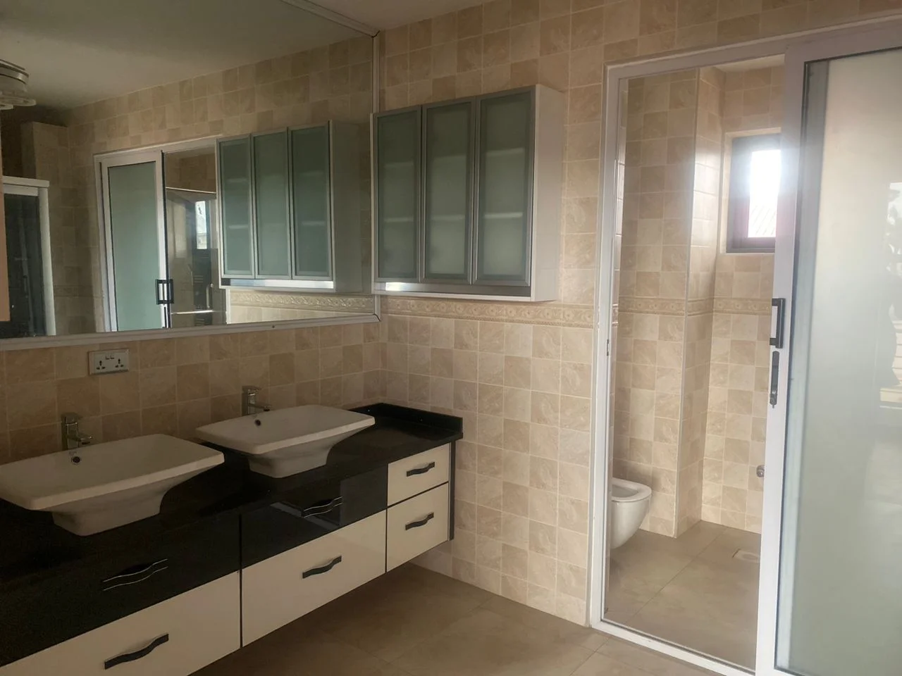 Five Bedroom House For Sale At Nmai Djorn , Adjiriganor