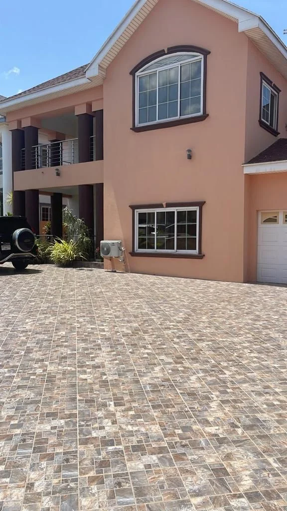Four Bedroom House To Let at Kings Court , Adjiriganor