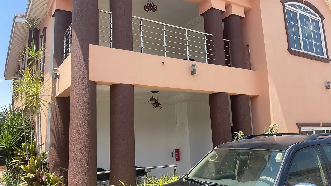 Four Bedroom House To Let at Kings Court , Adjiriganor