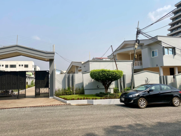 3 Bedroom Townhouses to let, Airport Residential Area