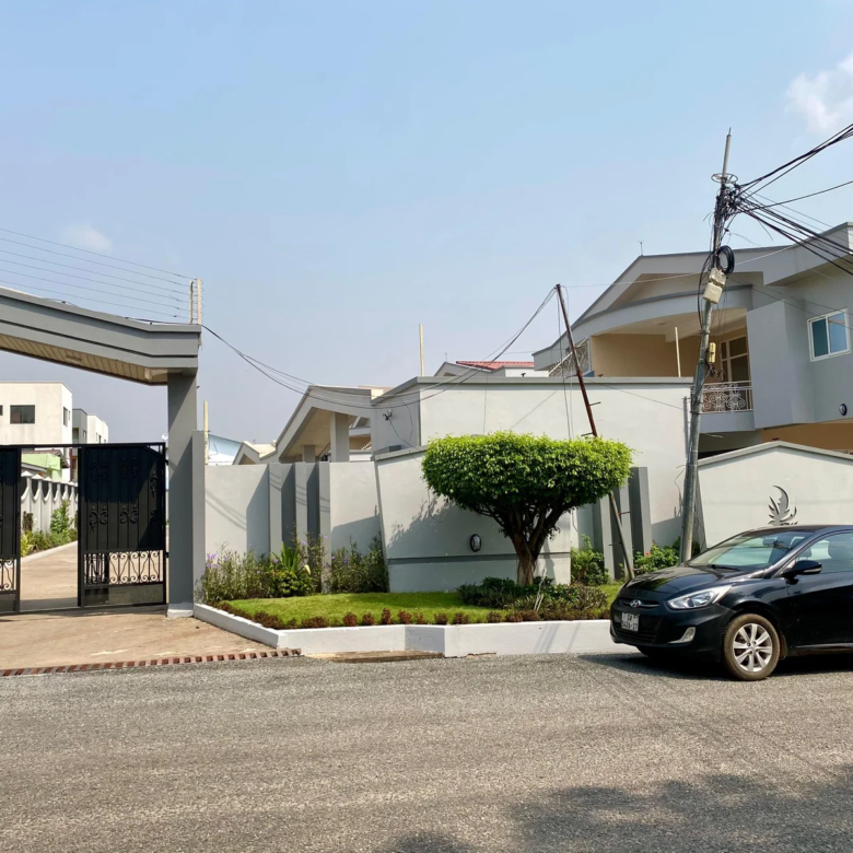 3 Bedroom Townhouses to let, Airport Residential Area