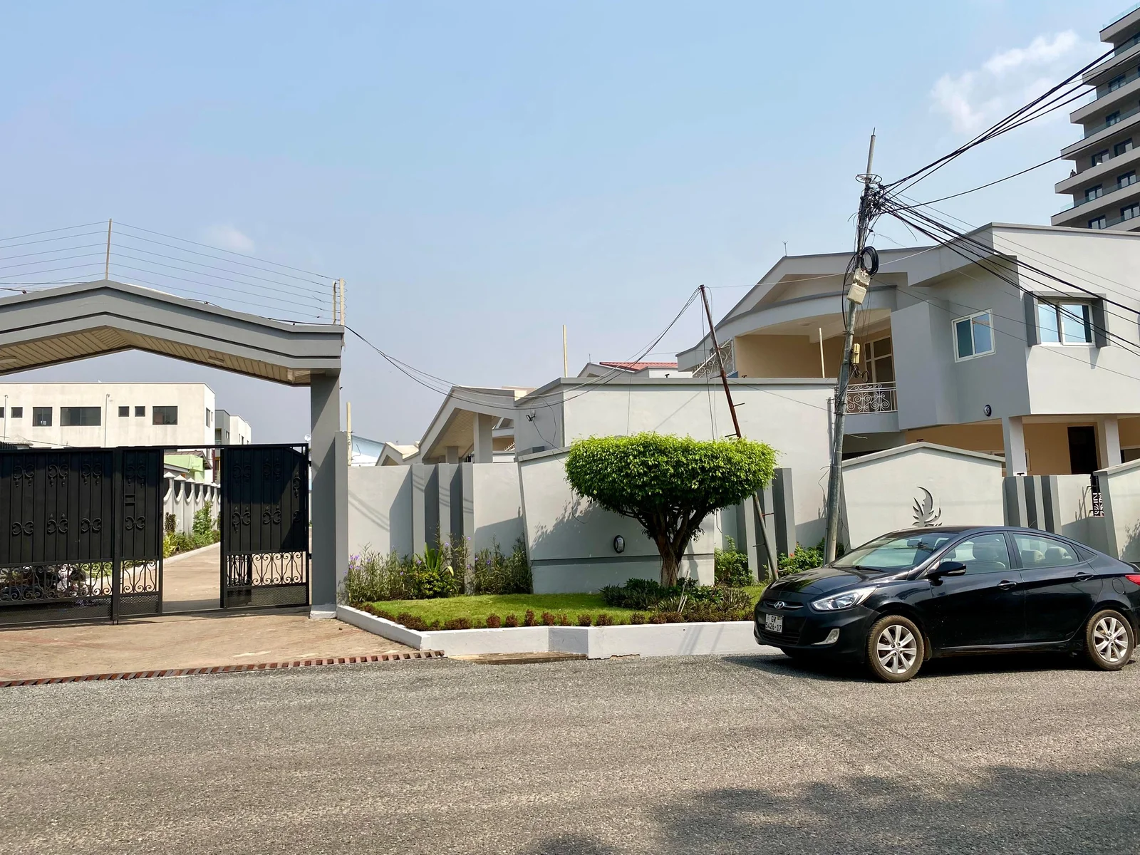3 Bedroom Townhouses to let, Airport Residential Area