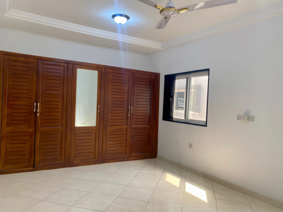 3 Bedroom Townhouses to let, Airport Residential Area