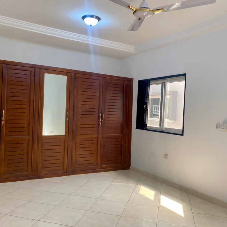 3 Bedroom Townhouses to let, Airport Residential Area