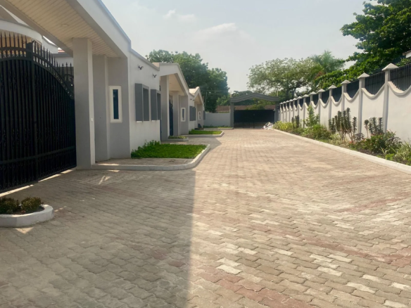 3 Bedroom Townhouses to let, Airport Residential Area