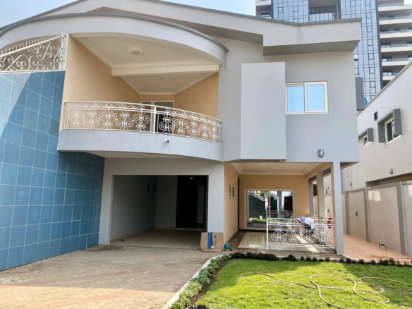 3 Bedroom Townhouses to let, Airport Residential Area
