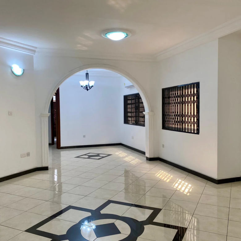 3 Bedroom Townhouses to let, Airport Residential Area