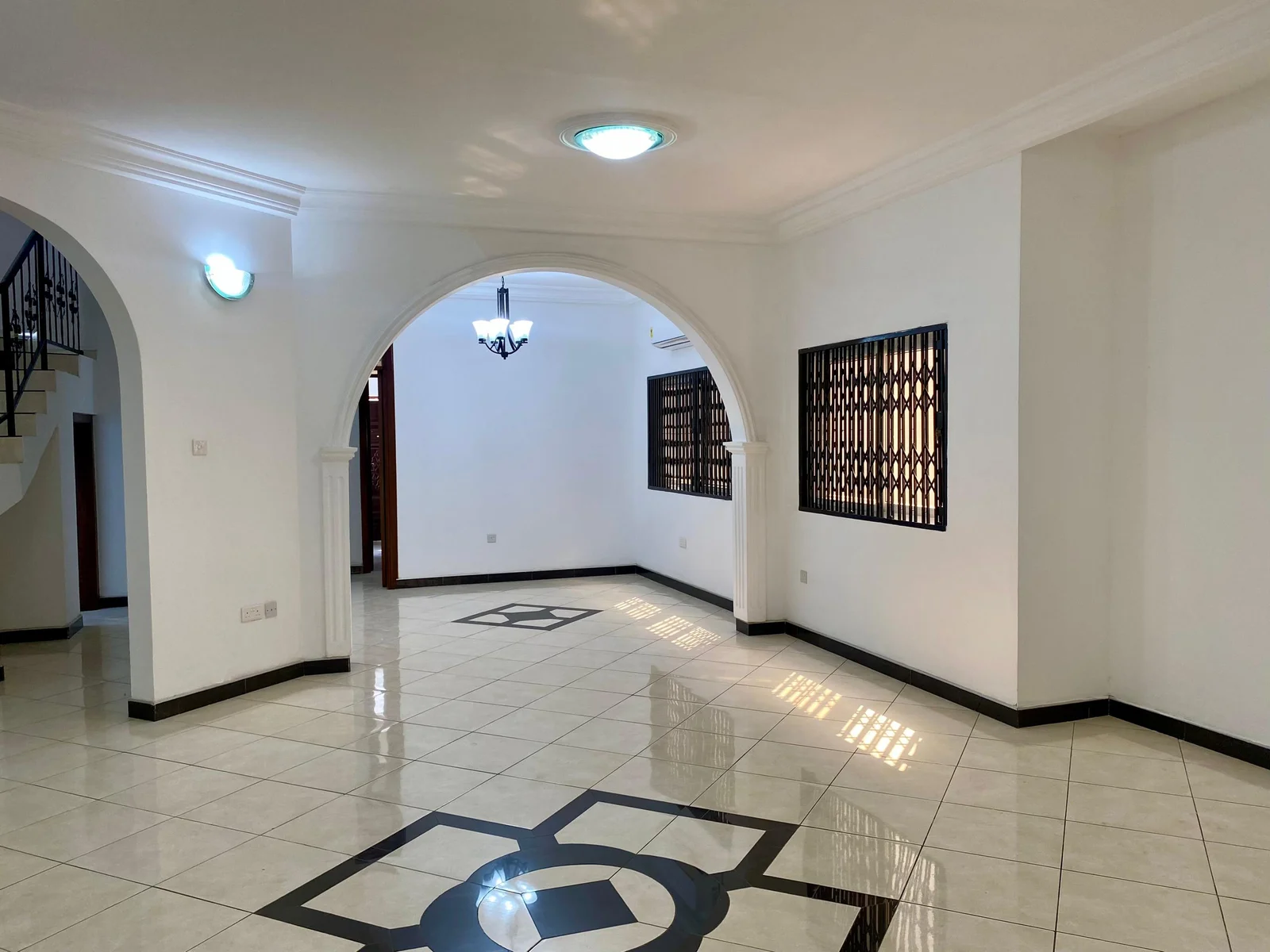 3 Bedroom Townhouses to let, Airport Residential Area