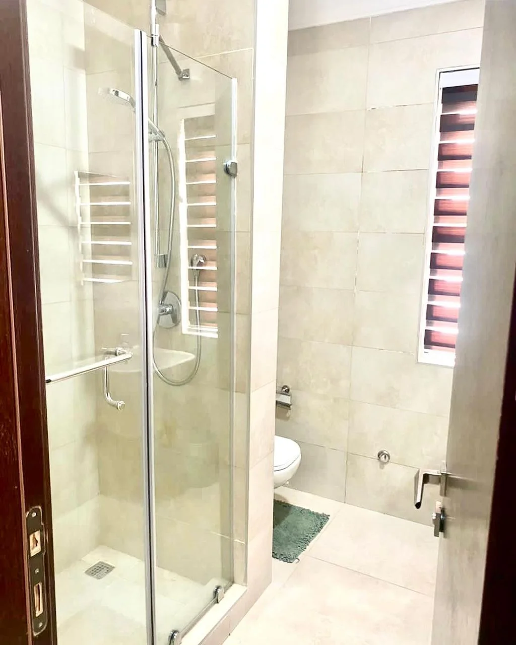 4 Bedroom Semi Detached House to let