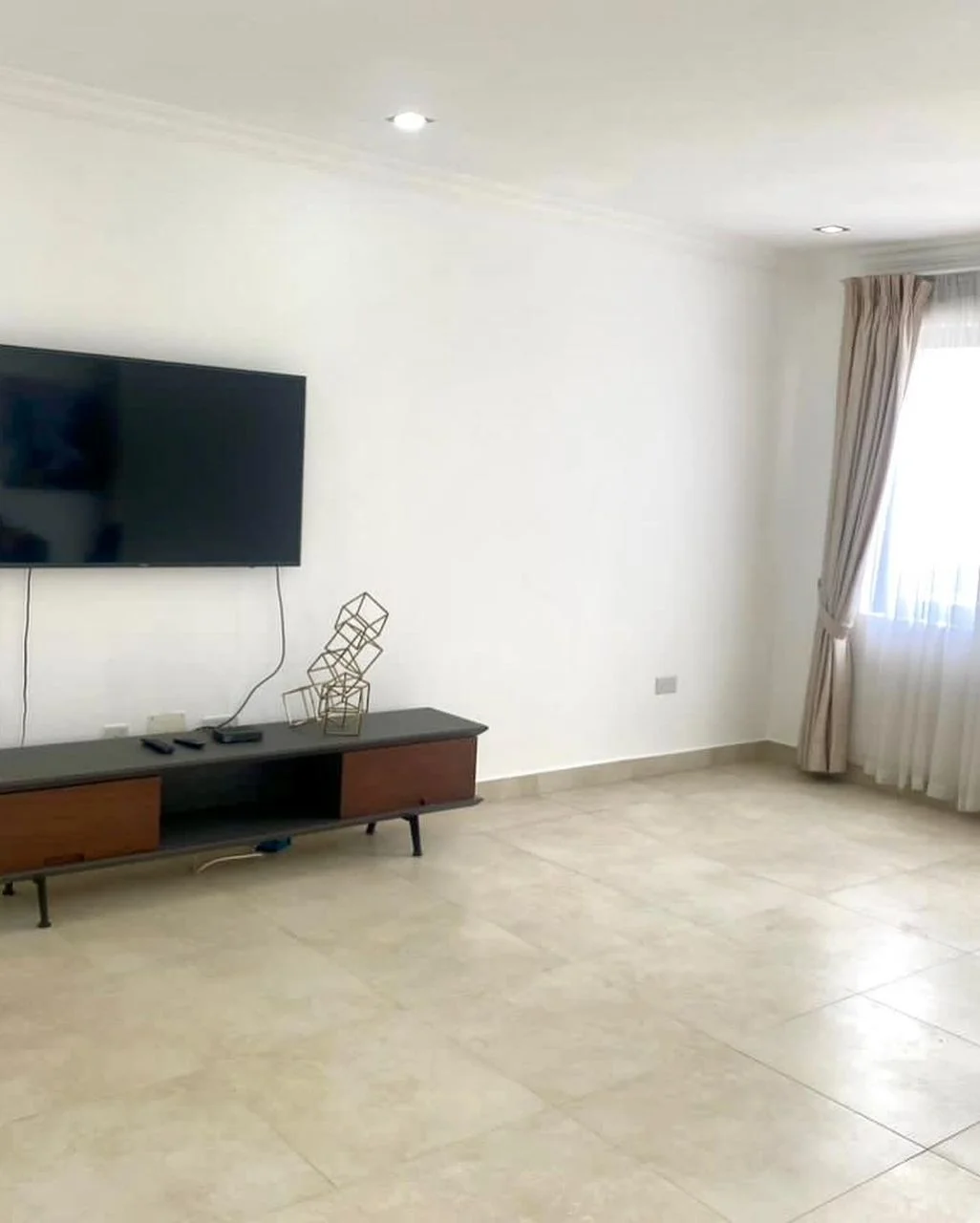 4 Bedroom Semi Detached House to let