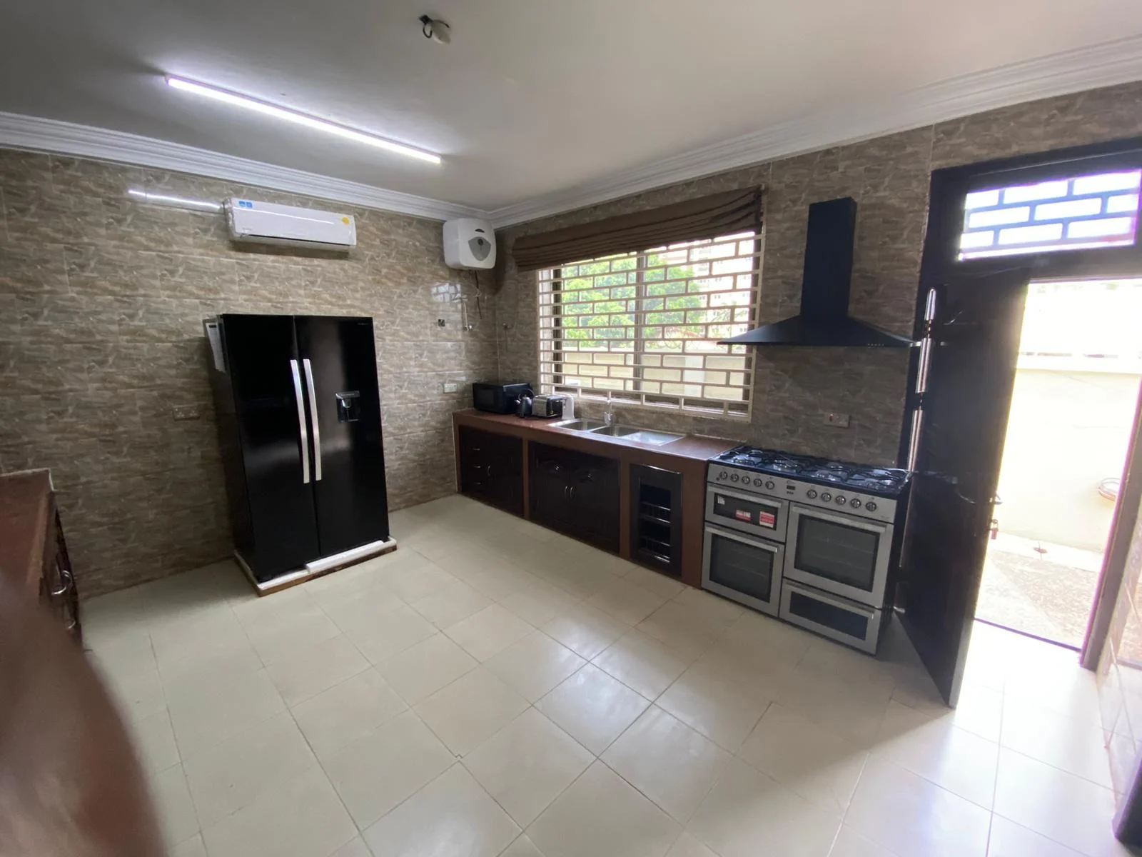 Fully furnished 5 bedroom house to let, airport residential area