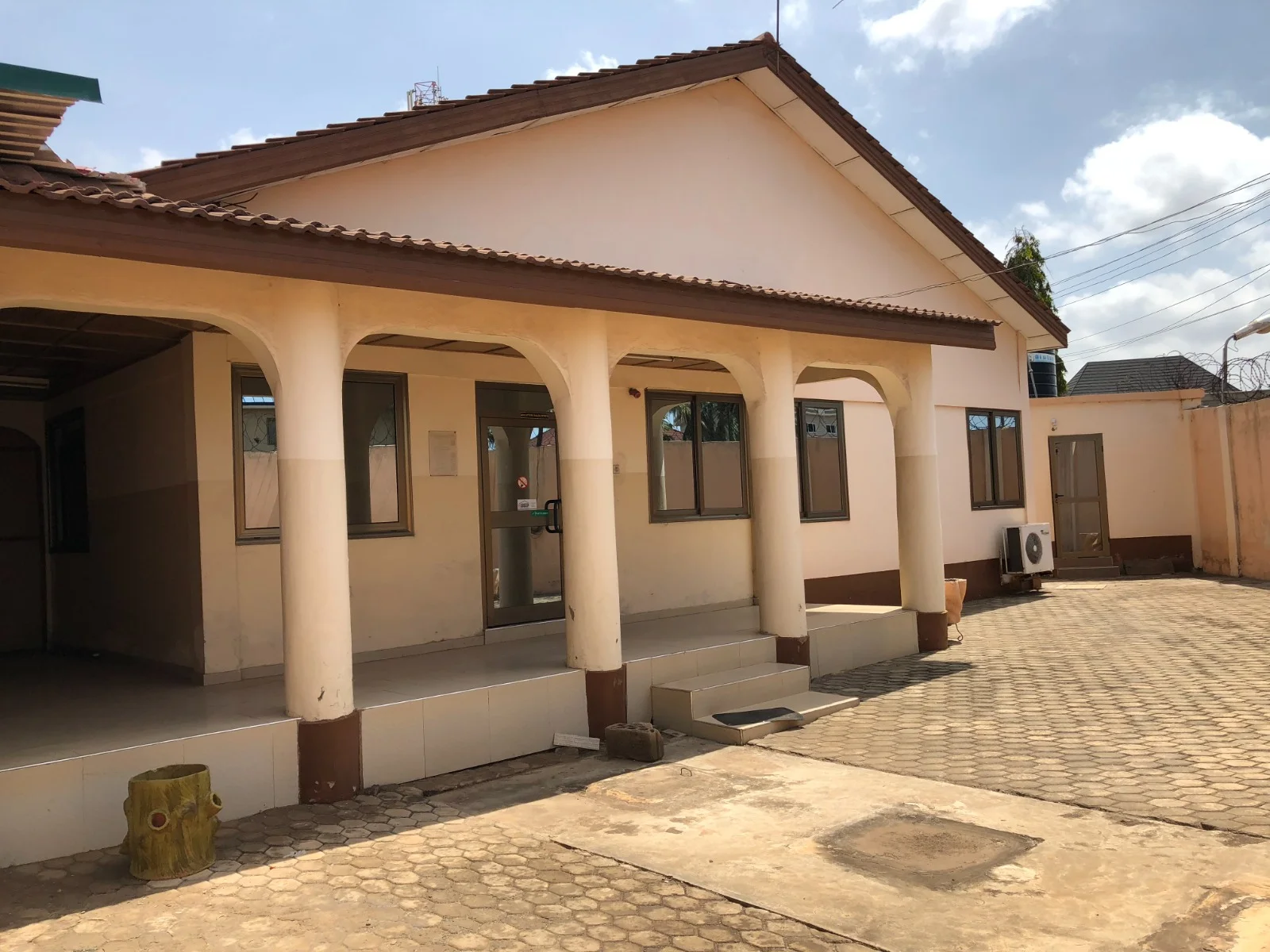 Commercial Property for sale – Baatsona