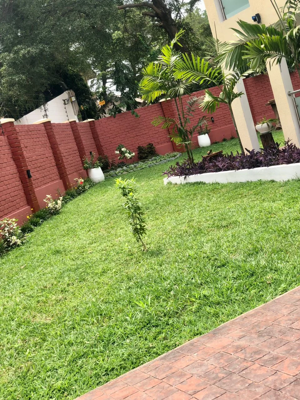 4 Bedroom house with 2 bedroom outhouse, North Ridge
