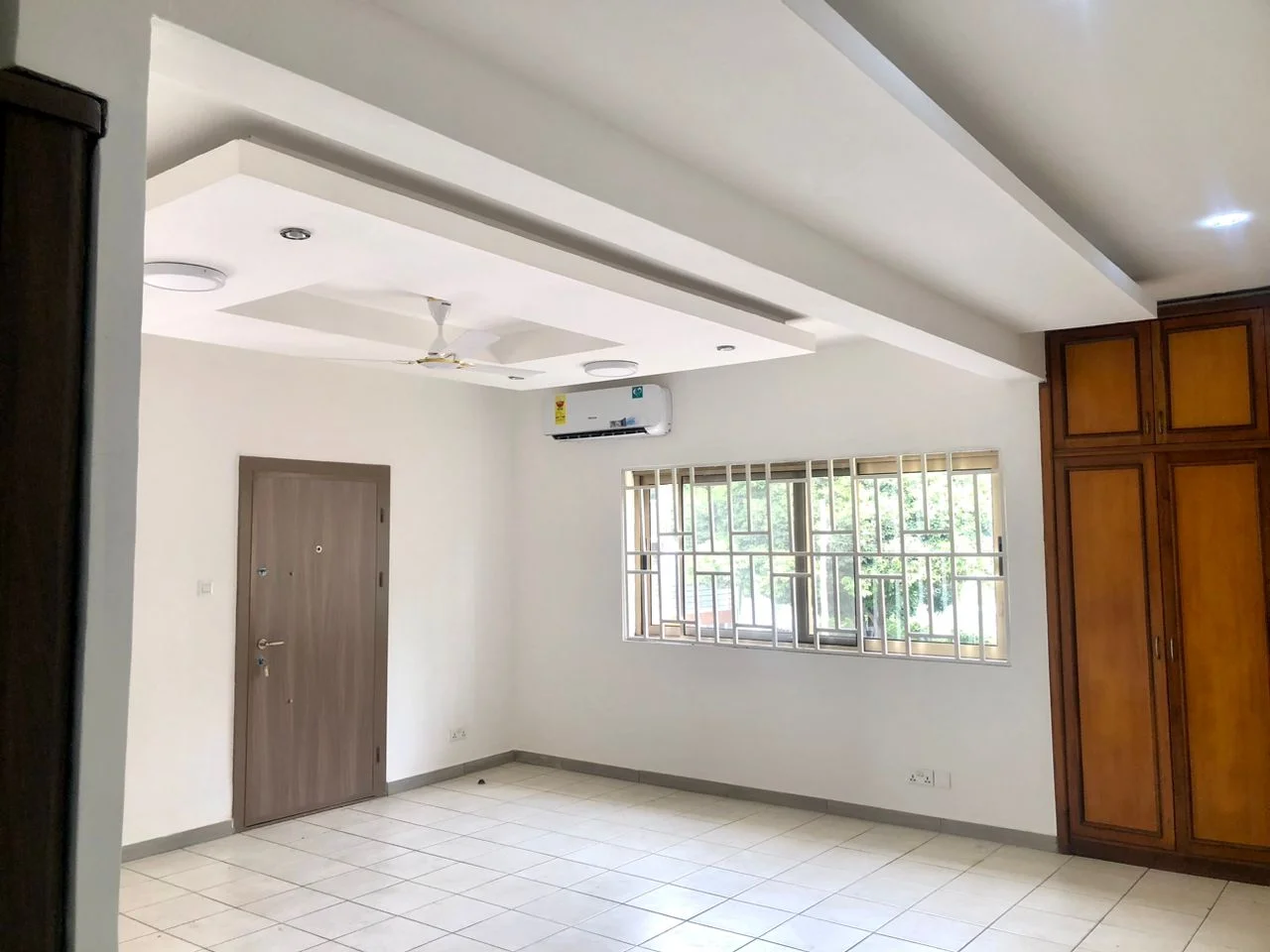 4 Bedroom house with 2 bedroom outhouse, North Ridge