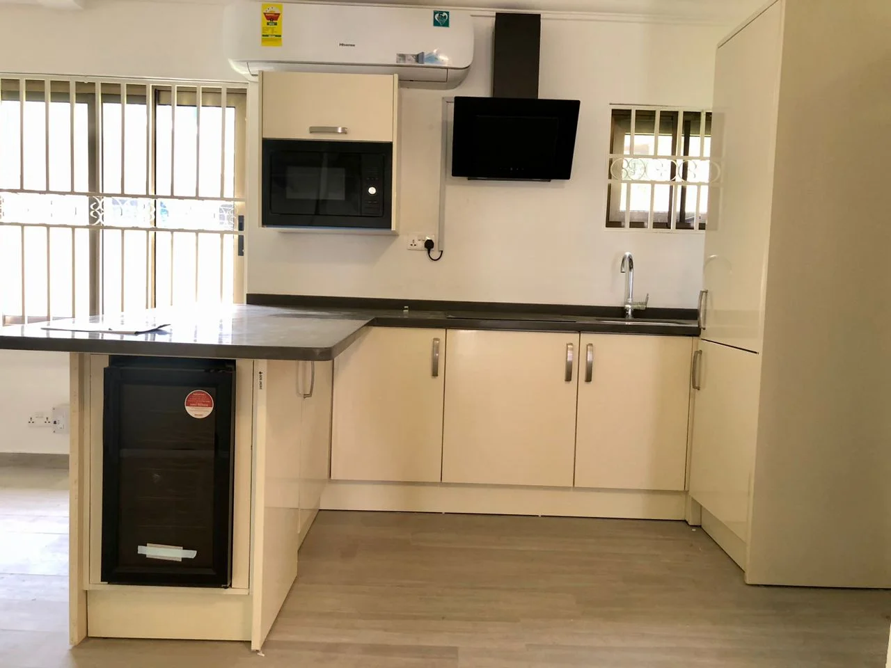 4 Bedroom house with 2 bedroom outhouse, North Ridge