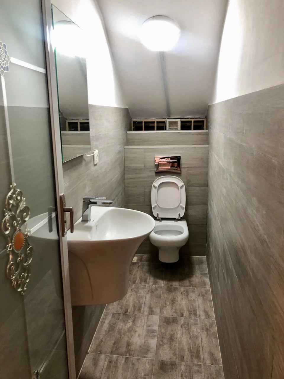 4 Bedroom house with 2 bedroom outhouse, North Ridge
