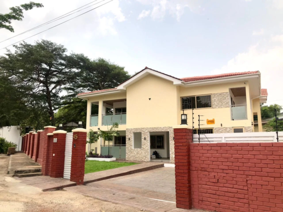 4 Bedroom house with 2 bedroom outhouse, North Ridge
