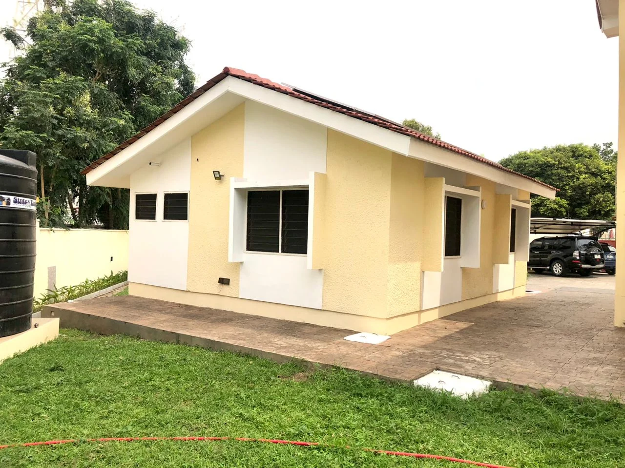 4 Bedroom house with 2 bedroom outhouse, North Ridge